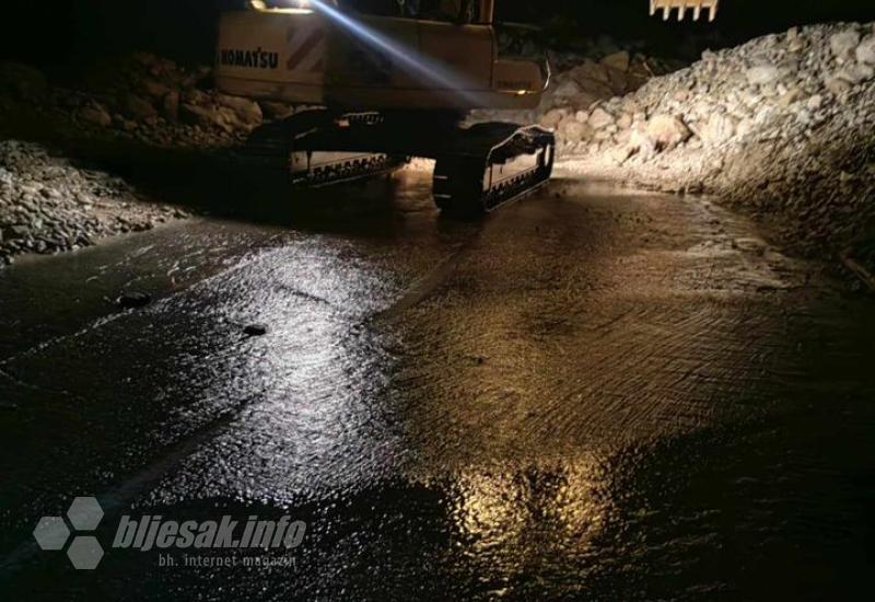 FOTO | Drežnica - bageri rade cijeli dan, jedno selo odsječeno od ceste